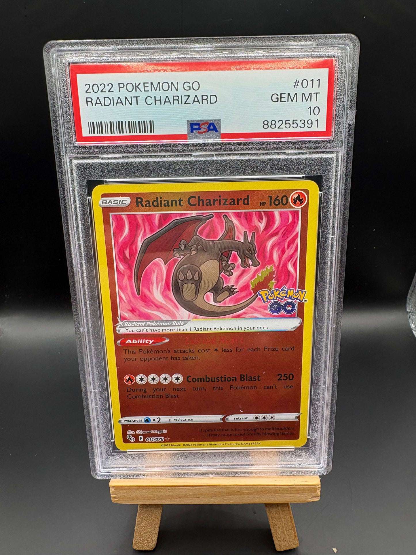 Radiant Charizard - Pokemon GO #011/078 - PSA 10