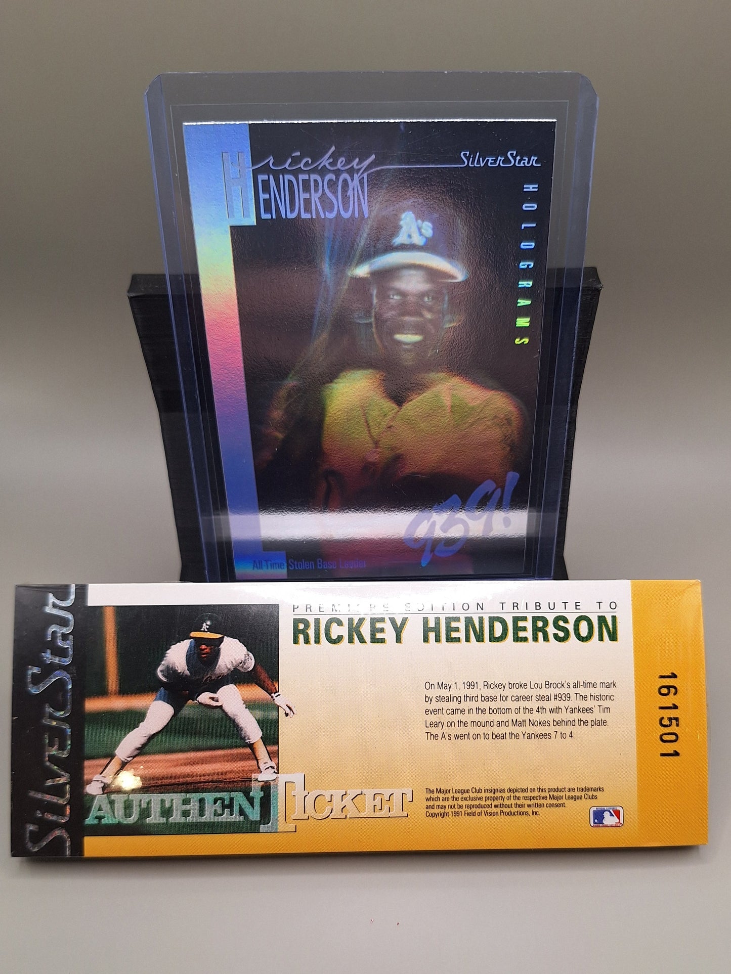 Rickey Henderson 1990 - Silver Star Holograms with AuthenTicket